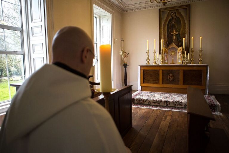 Dom-Finnian-2-in-adoration-768x512