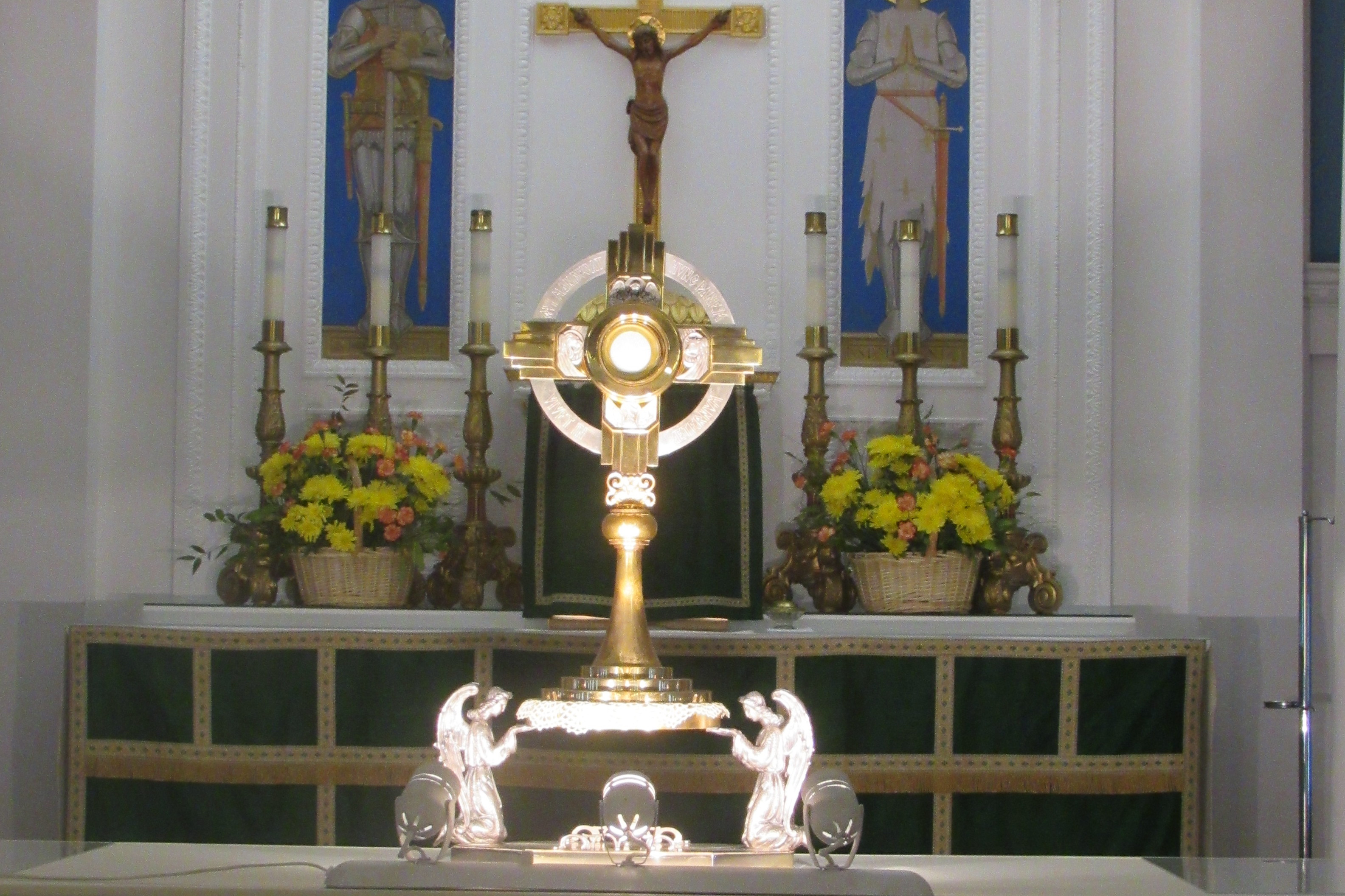 Monstrance.distant2rev